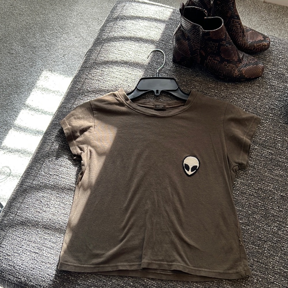 Alien crop tee